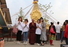 Káthmándú - Boudhanath Stúpa, obřad s mnichem