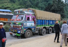 Silnice Káthmándú - Pokhara, kamion TATA