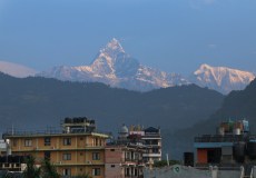 Pokhara, pohled z hotelu na Machapuchare (6993 m n.m.)