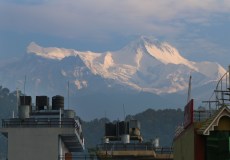 Pokhara, pohled z hotelu na Annapurnu Jih (7219 m n.m.)