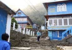 Ghorepani, náš hotel je až za vesnicí