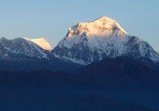 Poon Hill, na Dhaulagiri už se v 7:30 objevuje sluníčko