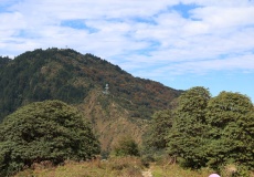 Cesta z Ghorepani do Tadapani, pohled na vyhlídku Poon Hill