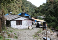 Cesta z Ghorepani do Tadapani