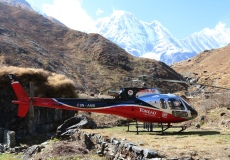 M.B.C. (Machapuchare Base Camp), vrtulník Airbus záchranářů