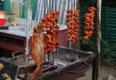 Chitwan, Sauraha, na ulici prodávají ryby