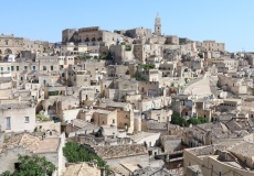 Matera, město z vyhlídky Belvedere Piazza Pascoli