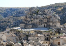 Matera, jeskynní obydlí Sasso Caveoso