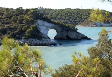 Gargano, Vieste - brána u zátoky San Felice