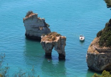 Gargano, Mattinata - skalní útvar Arco magico v zátoce Zagare