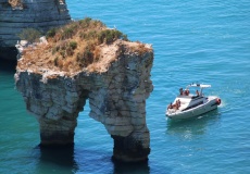 Gargano, Mattinata - skalní útvar Arco magico v zátoce Zagare